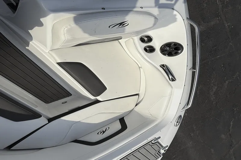 Slide: The Image of Monterey 224 FS 2018 - 14