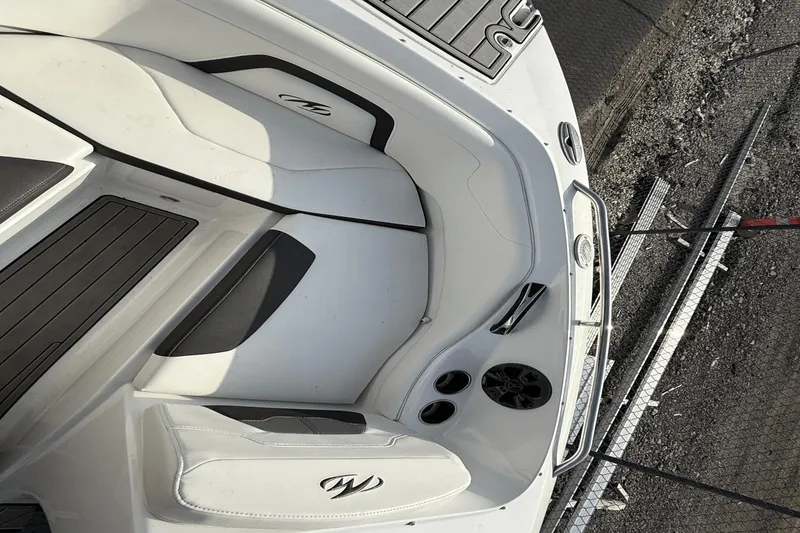 Slide: The Image of Monterey 224 FS 2018 - 15