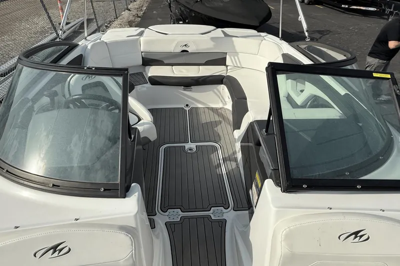 Slide: The Image of Monterey 224 FS 2018 - 16