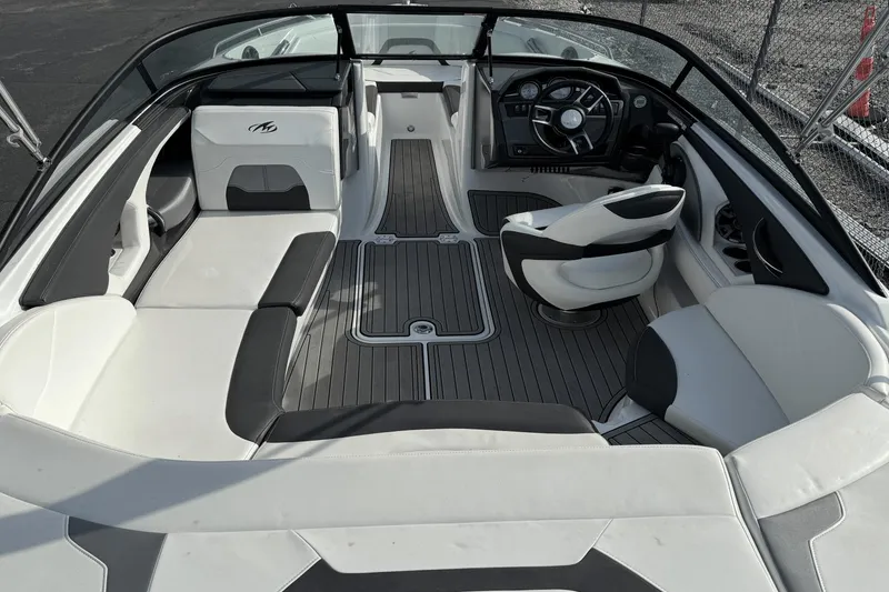 Slide: The Image of Monterey 224 FS 2018 - 7