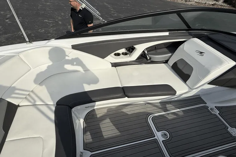 Slide: The Image of Monterey 224 FS 2018 - 9