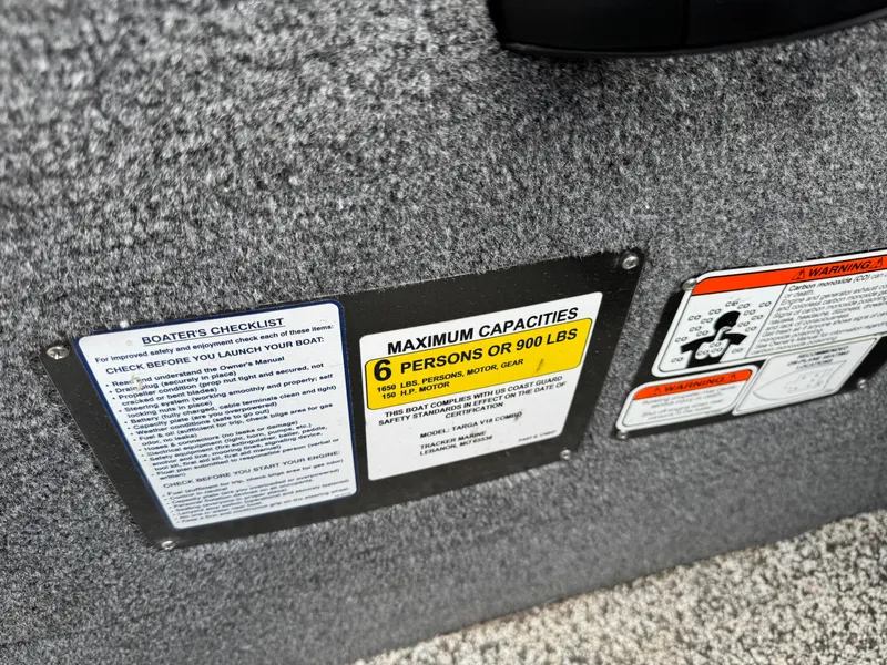 Slide: The Image of 2016 Tracker Targa V-18 Combo capacity labels, maximum 6 persons or 900 lbs. - 8