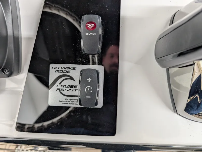 Slide: The Image of 2024 Yamaha Boats 255 FSH Sport H control panel with blower and cruise assist features. - 8