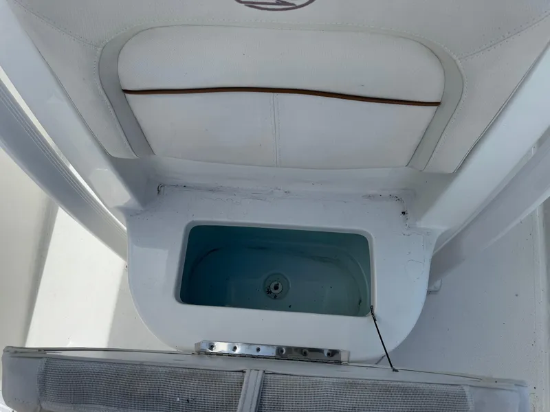Slide: The Image of Livewell compartment on a 2021 Sea Hunt Ultra 219 boat. - 40