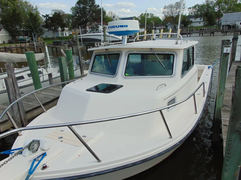 Slide: The Image of 2005 Parker 2520 Deep Vee Sport Cabin boat docked at a marina. - 15