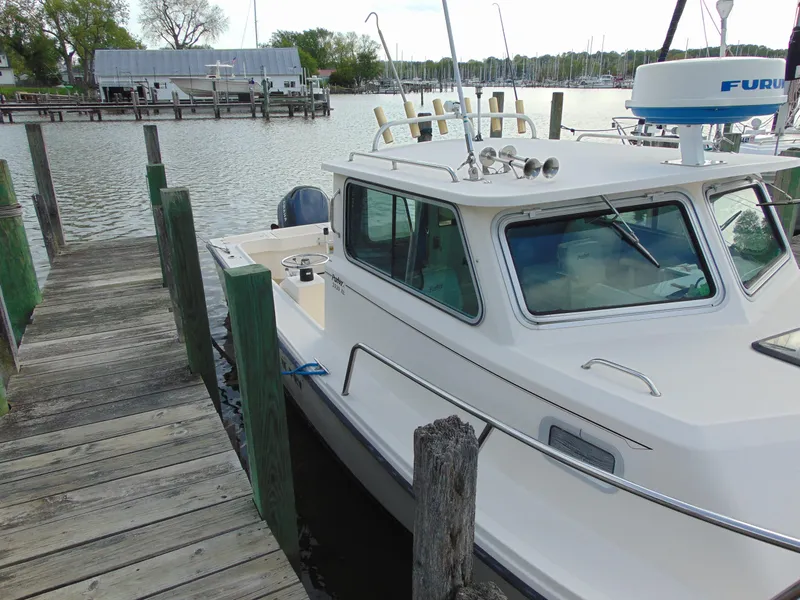 Slide: The Image of 2005 Parker 2520 Deep Vee Sport Cabin boat docked at a marina. - 3