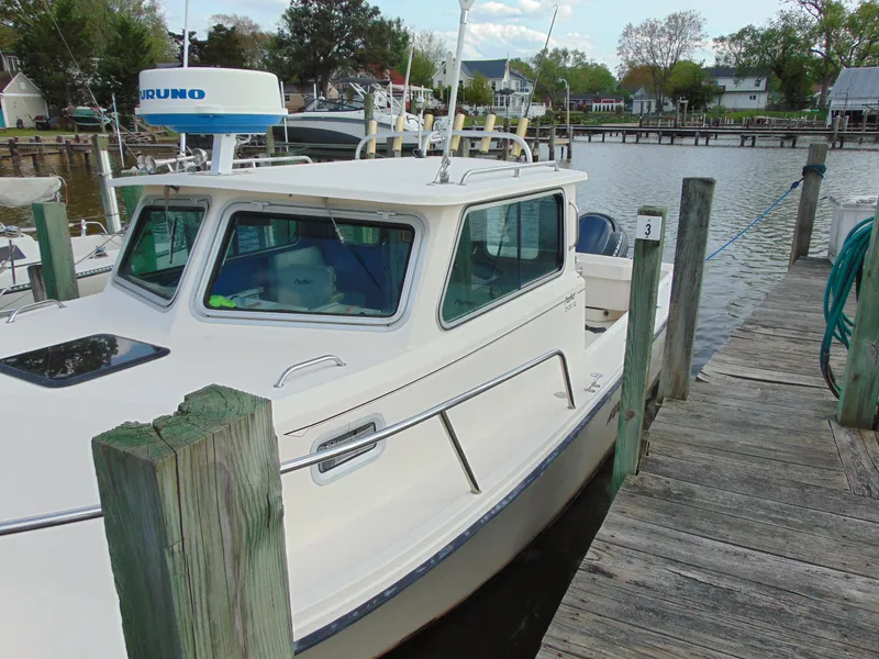 Slide: The Image of 2005 Parker 2520 Deep Vee Sport Cabin boat docked at a marina. - 4