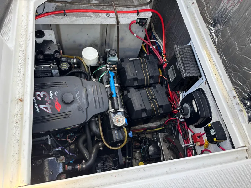 Slide: The Image of Engine compartment of a 2004 Maxum 2900 SCR boat, featuring a 4.3 MPI engine. - 21