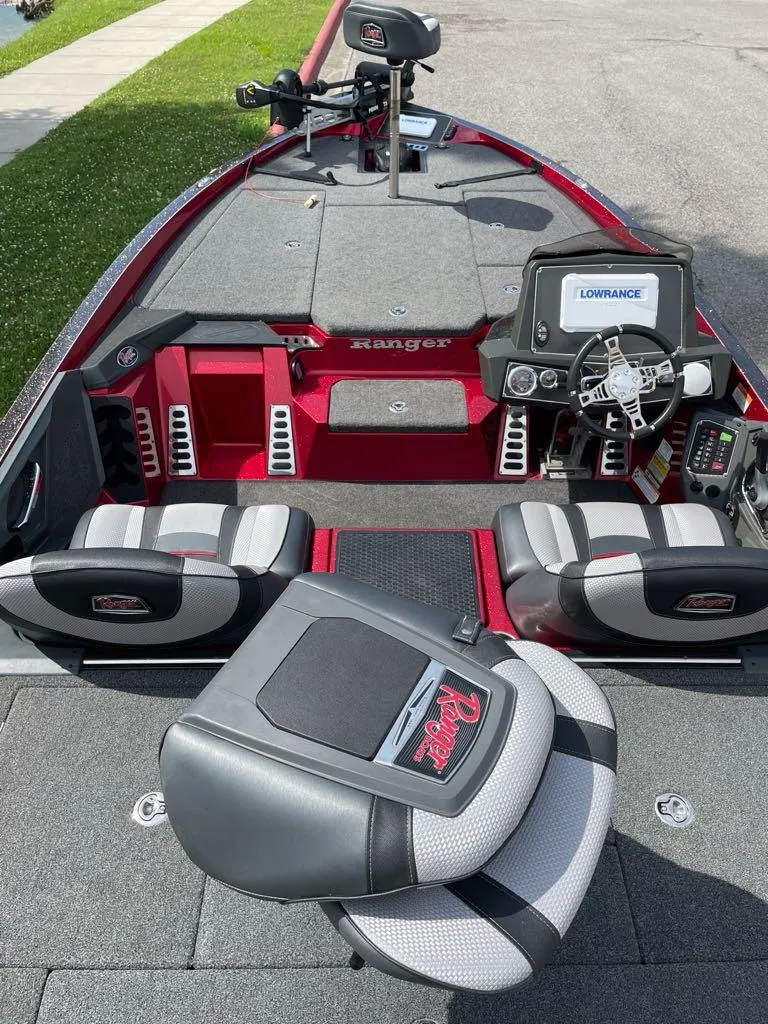 Slide: The Image of 2019 Ranger Z518L fishing boat interior with Lowrance electronics and seating. - 4