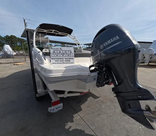 Slide: The Image of Chaparral 23 SSi OB 2022 boat with Yamaha outboard motor at Centerville Waterway Marina. - 6