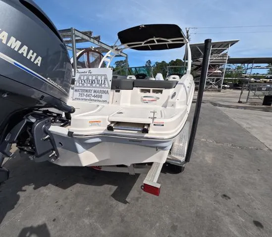 Slide: The Image of 2022 Chaparral 23 SSi OB boat in great condition, rear view with Yamaha engine. - 9