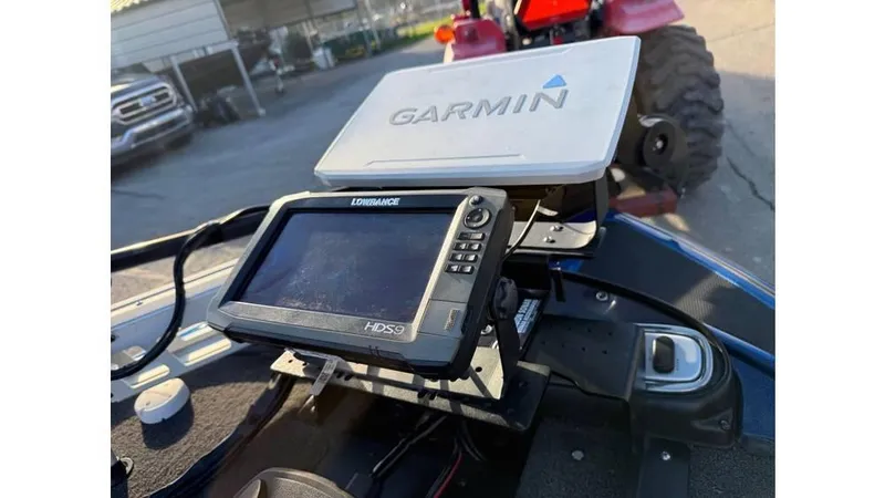 Slide: The Image of Boat dashboard with Lowrance HDS9 and Garmin device, Nitro Z-8, 2014 model. - 11