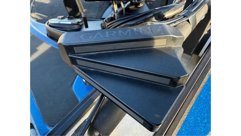 Slide: The Image of Garmin device on 2014 Nitro Z-8 boat, close-up view. - 7