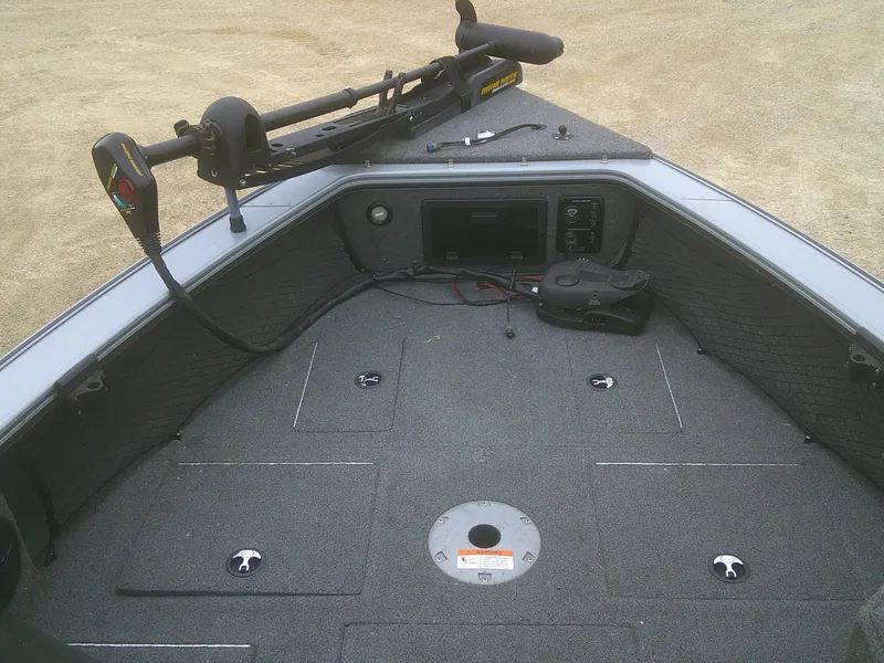 Slide: The Image of 2007 Lund 1900 Pro-V SE boat interior with trolling motor and storage compartments. - 14