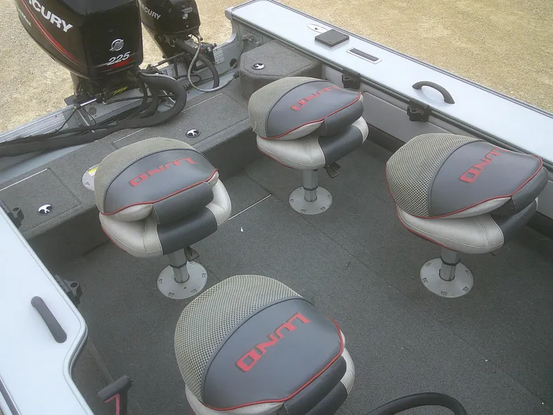 Slide: The Image of 2007 Lund 1900 Pro-V SE boat interior with four cushioned seats and Mercury engine. - 19