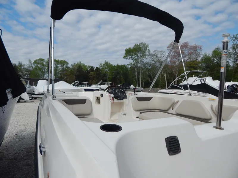 Slide: The Image of Bayliner Element E21 2021 - 11