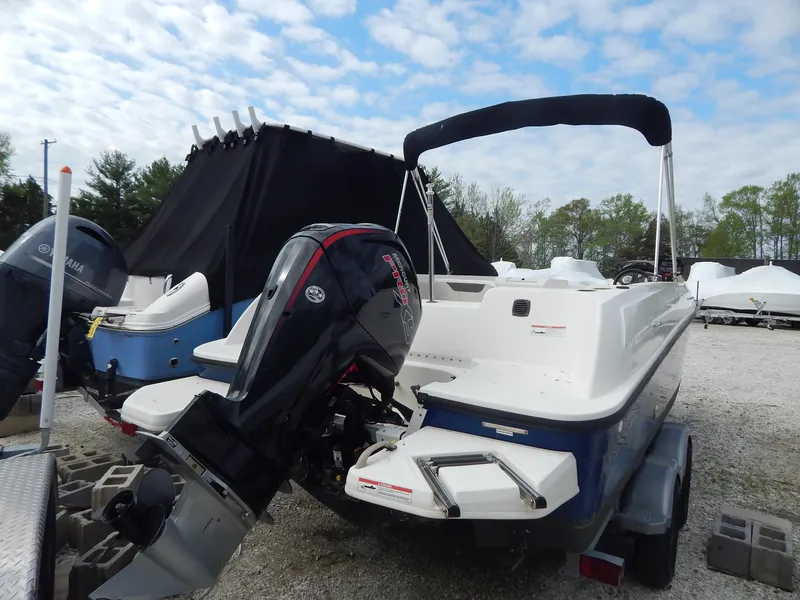 Slide: The Image of Bayliner Element E21 2021 - 2