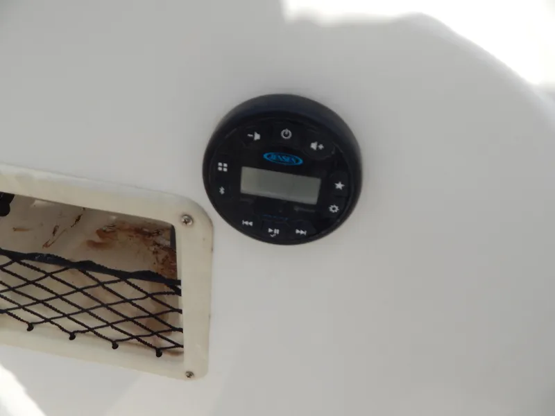 Slide: The Image of Bayliner Element E21 2021 - 22