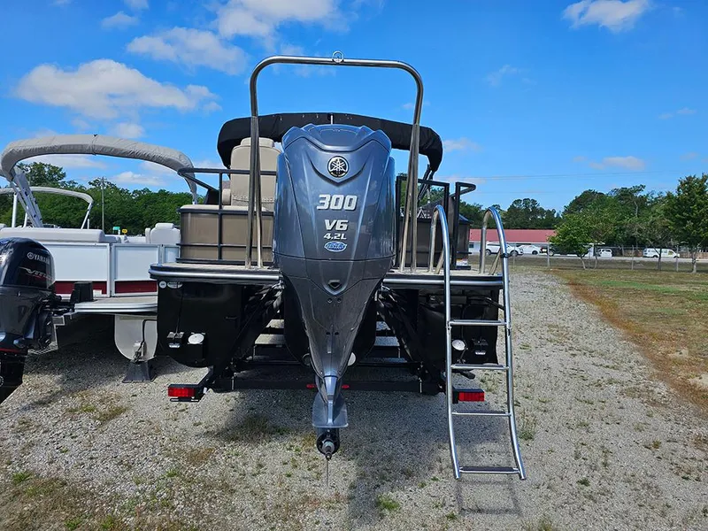Slide: The Image of 2024 SunCatcher Elite 326 SE boat with Yamaha 300 V6 engine, rear view. - 7