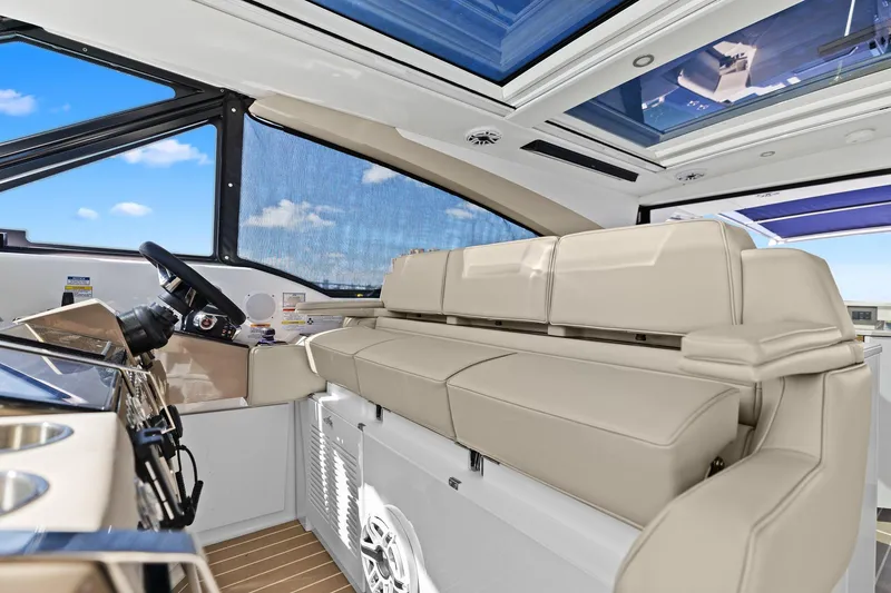 Slide: The Image of Formula 500 Super Sport Crossover 2025 - 70