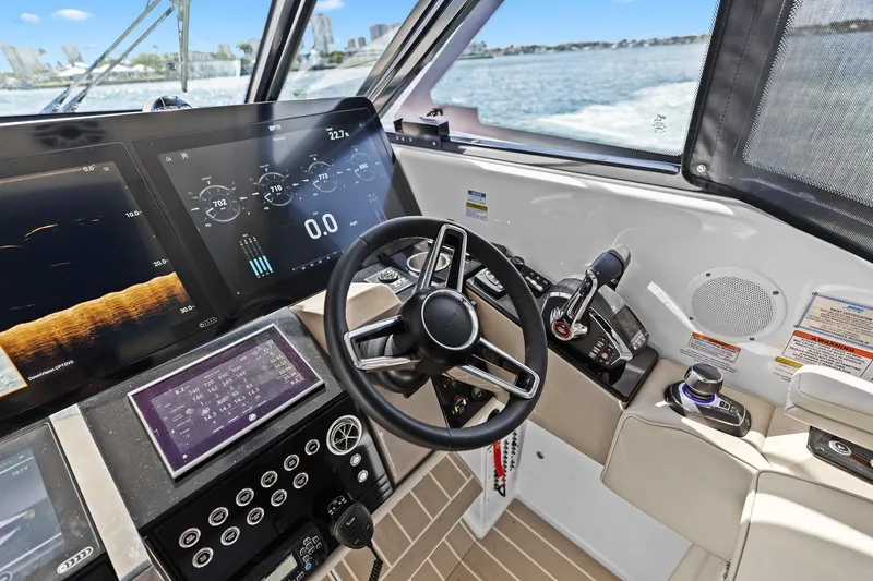 Slide: The Image of Formula 500 Super Sport Crossover 2025 - 74