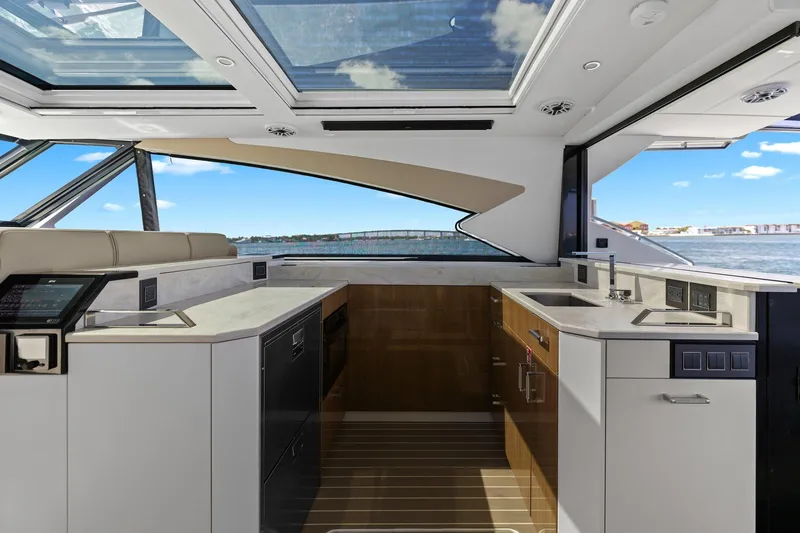 Slide: The Image of Formula 500 Super Sport Crossover 2025 - 80