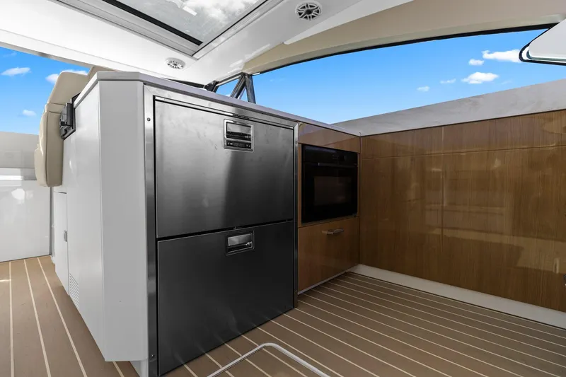 Slide: The Image of Formula 500 Super Sport Crossover 2025 - 83