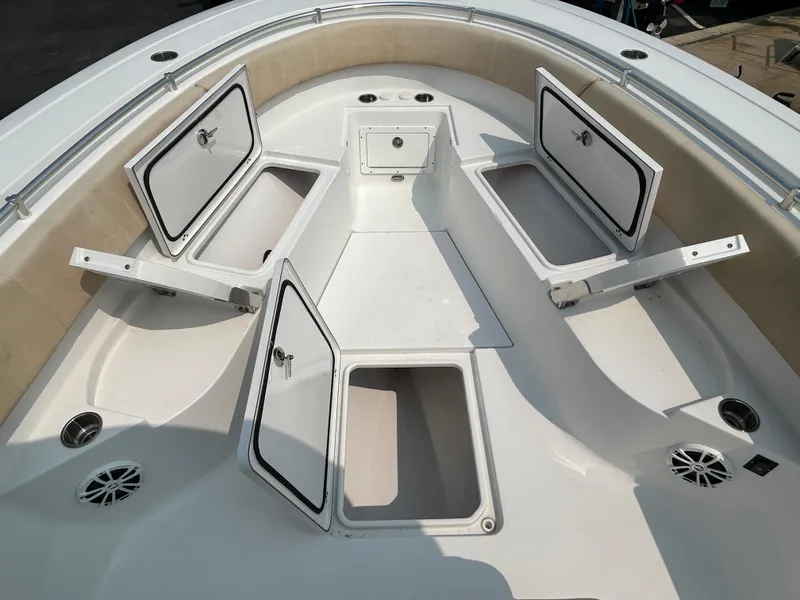 Slide: The Image of 2018 Sportsman Open 312 Center Console boat with open storage compartments. - 29
