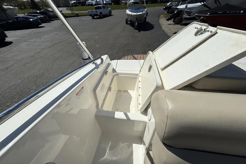 Slide: The Image of Bayliner 195DB 2016 - 28