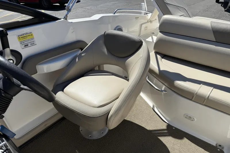 Slide: The Image of Bayliner 195DB 2016 - 8