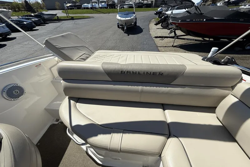 Slide: The Image of Bayliner 195DB 2016 - 9