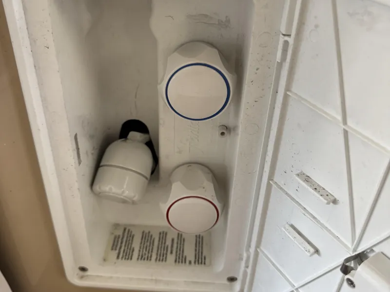 Slide: The Image of Control panel of a 2020 Ranger Tugs R-31 S boat with knobs and instructions. - 46