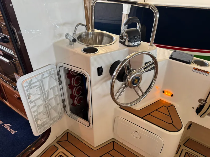 Slide: The Image of Ranger Tug R-31 S 2020 - 52