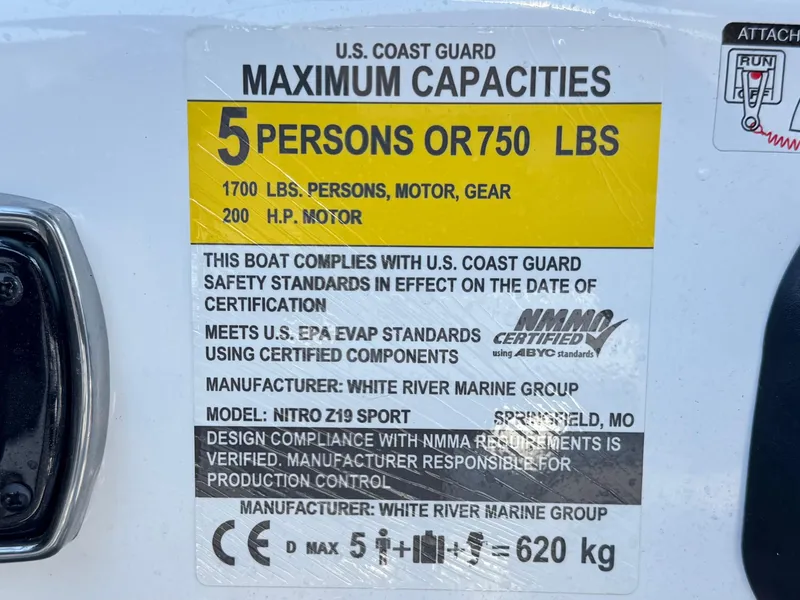 Slide: The Image of 2021 Nitro Z19 Sport capacity label: 5 persons or 750 lbs, 200 HP motor. - 29