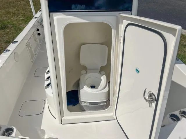 Slide: The Image of World Cat 235CC 2021 - 22