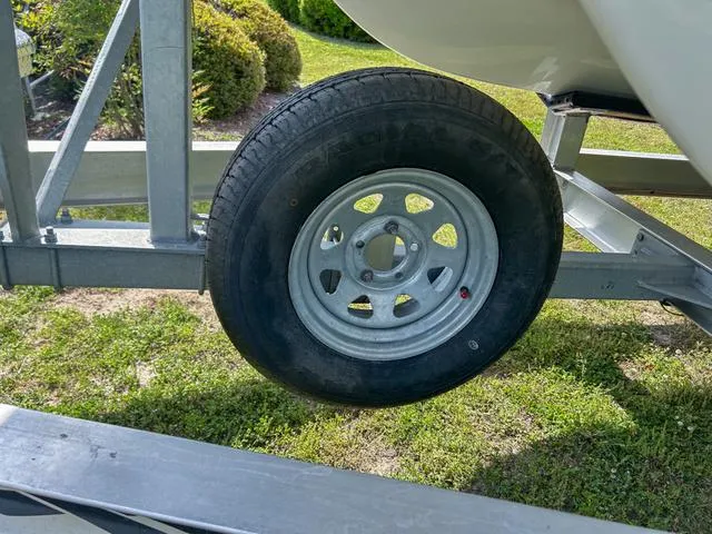 Slide: The Image of World Cat 235CC 2021 - 25