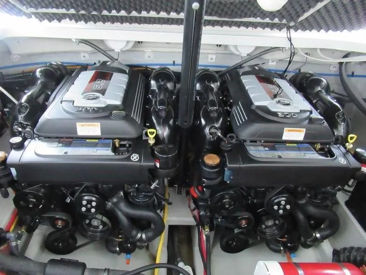 Slide: The Image of Crownline Boats 335 SS 2021 - 8