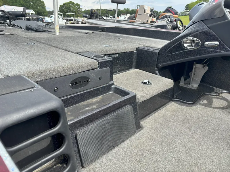 Slide: The Image of Triton 189 TXR 2017 - 5