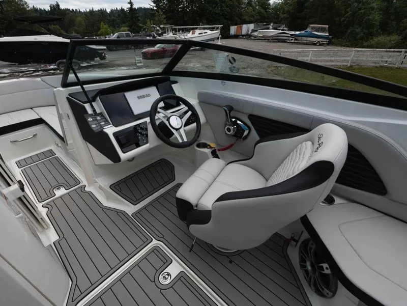 Slide: The Image of Sea Ray SPX 230 2025 - 10