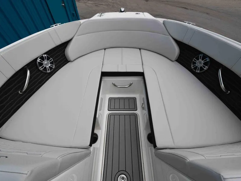 Slide: The Image of Sea Ray SPX 230 2025 - 11