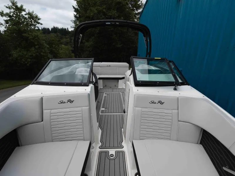 Slide: The Image of Sea Ray SPX 230 2025 - 12