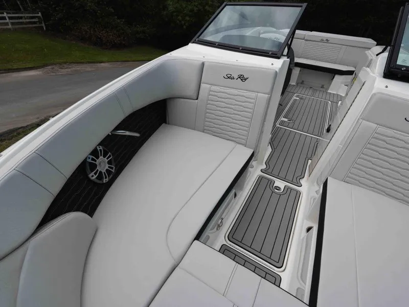 Slide: The Image of Sea Ray SPX 230 2025 - 13