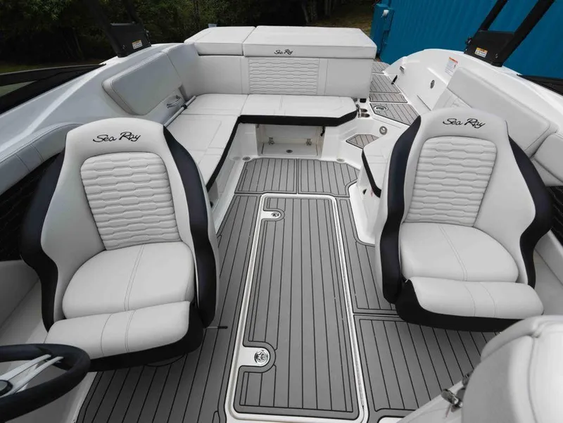 Slide: The Image of Sea Ray SPX 230 2025 - 14