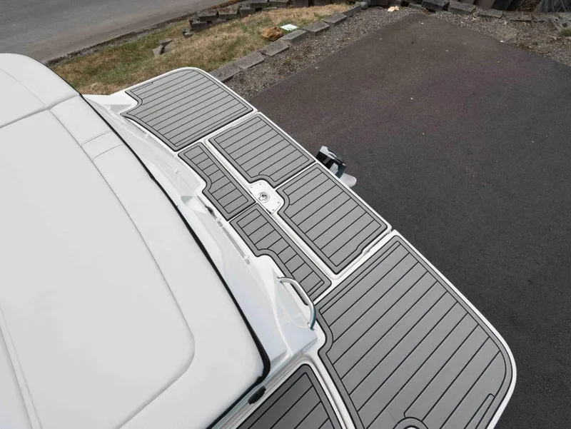 Slide: The Image of Sea Ray SPX 230 2025 - 16