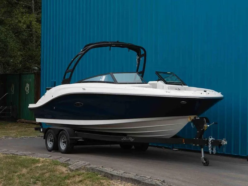 Slide: The Image of Sea Ray SPX 230 2025 - 2