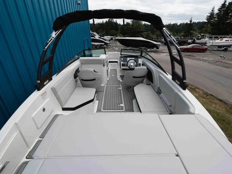 Slide: The Image of Sea Ray SPX 230 2025 - 5