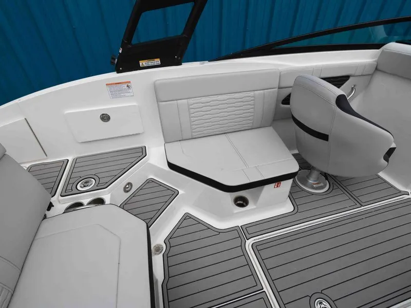 Slide: The Image of Sea Ray SPX 230 2025 - 7