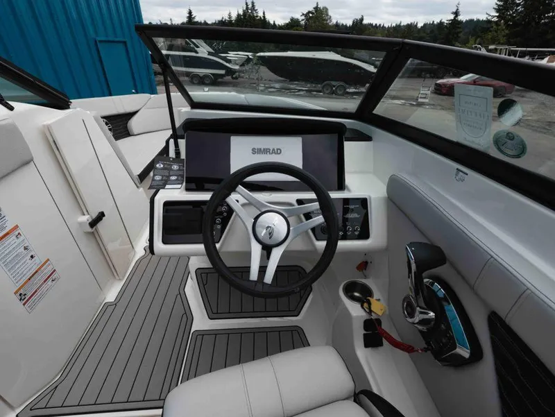 Slide: The Image of Sea Ray SPX 230 2025 - 9