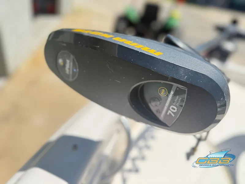 Slide: The Image of Trolling motor on a 2007 Tahoe Q7i SF boat, close-up view. - 26