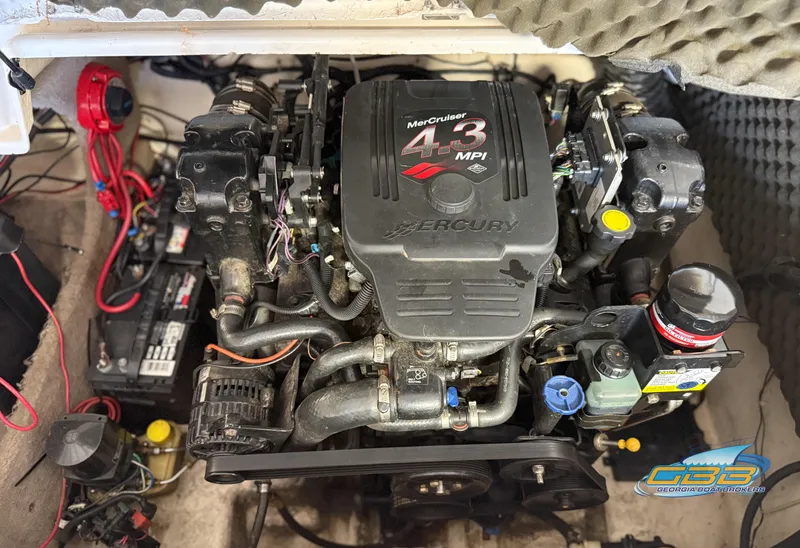 Slide: The Image of 2007 Tahoe Q7i SF engine compartment with MerCruiser 4.3L MPI engine. - 35